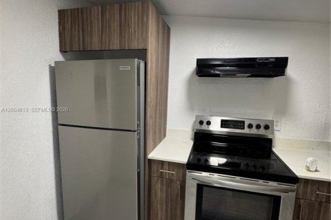 Commercial property in Miami, Florida 176.51 sq.m. № 2068627 - photo 6