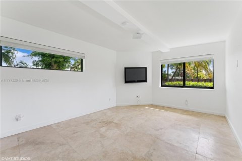 Casa en venta en North Miami Beach, Florida, 3 dormitorios, 178.93 m2 № 1713661 - foto 29