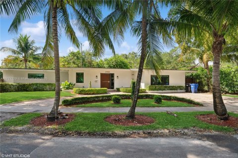 Casa en venta en North Miami Beach, Florida, 3 dormitorios, 178.93 m2 № 1713661 - foto 1