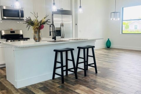 Casa en Port Charlotte, Florida 3 dormitorios № 2036381