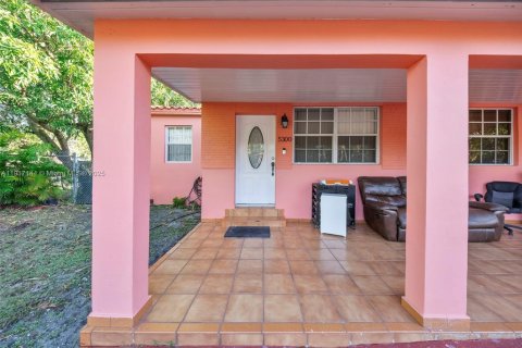 Villa ou maison à vendre à Miami, Floride: 3 chambres, 111.11 m2 № 1973401 - photo 6