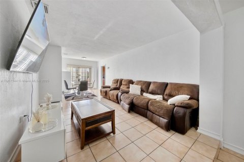 Villa ou maison à vendre à Miami, Floride: 3 chambres, 111.11 m2 № 1973401 - photo 24