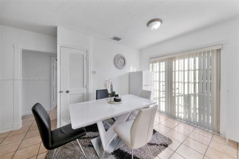 Villa ou maison à vendre à Miami, Floride: 3 chambres, 111.11 m2 № 1973401 - photo 26