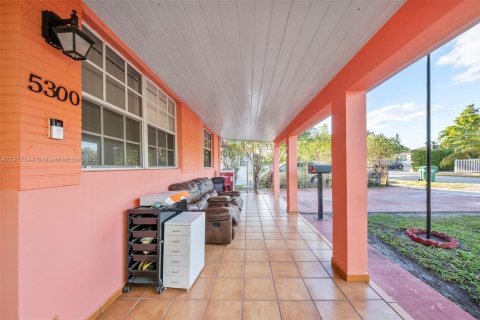 Villa ou maison à vendre à Miami, Floride: 3 chambres, 111.11 m2 № 1973401 - photo 21