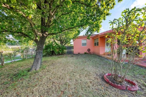 Villa ou maison à vendre à Miami, Floride: 3 chambres, 111.11 m2 № 1973401 - photo 17