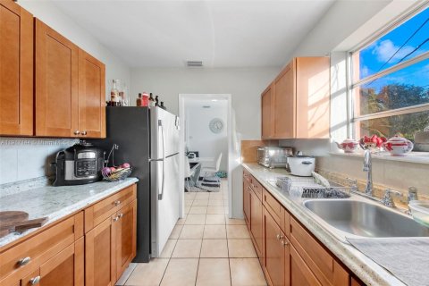 Villa ou maison à vendre à Miami, Floride: 3 chambres, 111.11 m2 № 1973401 - photo 3