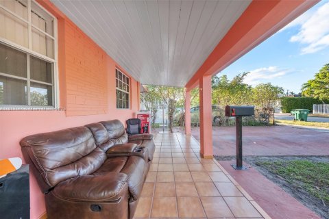 Villa ou maison à vendre à Miami, Floride: 3 chambres, 111.11 m2 № 1973401 - photo 22