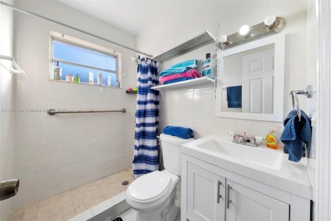 Villa ou maison à vendre à Miami, Floride: 3 chambres, 111.11 m2 № 1973401 - photo 4
