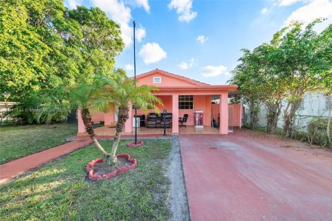 Villa ou maison à vendre à Miami, Floride: 3 chambres, 111.11 m2 № 1973401 - photo 13