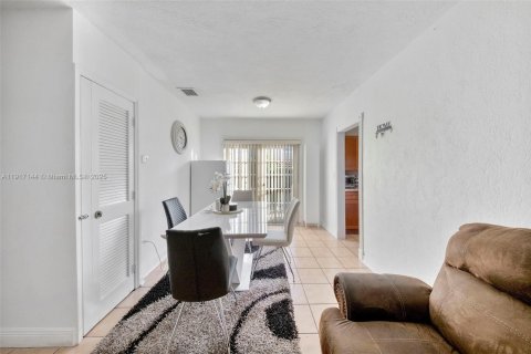Villa ou maison à vendre à Miami, Floride: 3 chambres, 111.11 m2 № 1973401 - photo 25