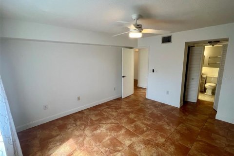 Condo in Sarasota, Florida, 1 bedroom  № 2225930 - photo 11