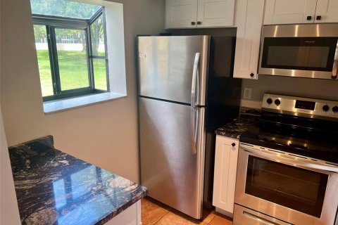 Condo in Sarasota, Florida, 1 bedroom  № 2225930 - photo 8