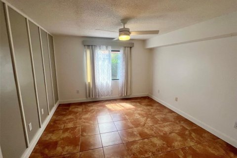 Condo in Sarasota, Florida, 1 bedroom  № 2225930 - photo 12