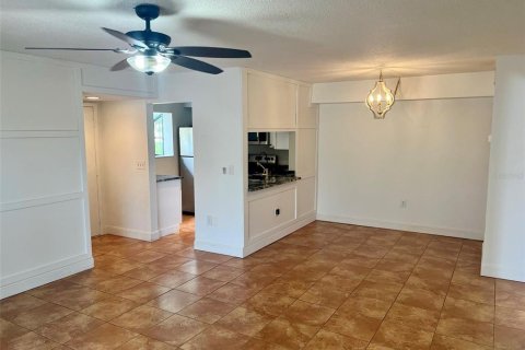 Condo in Sarasota, Florida, 1 bedroom  № 2225930 - photo 5