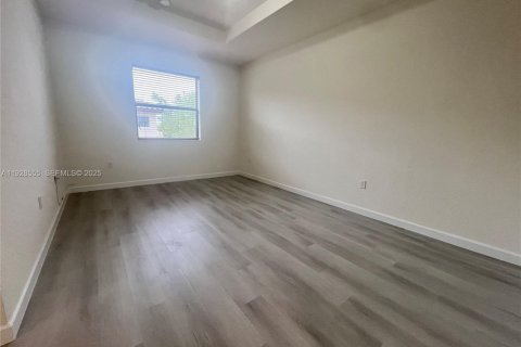 Снять в аренду таунхаус в Майами, Флорида 3 спальни, 169.27м2, № 1987061 - фото 17