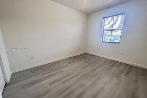 Снять в аренду таунхаус в Майами, Флорида 3 спальни, 169.27м2, № 1987061 - фото 24