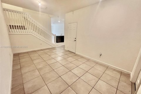 Снять в аренду таунхаус в Майами, Флорида 3 спальни, 169.27м2, № 1987061 - фото 3