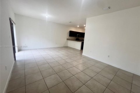 Снять в аренду таунхаус в Майами, Флорида 3 спальни, 169.27м2, № 1987061 - фото 11