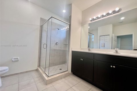 Снять в аренду таунхаус в Майами, Флорида 3 спальни, 169.27м2, № 1987061 - фото 20