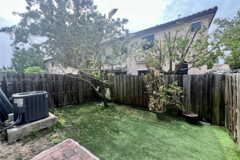 Снять в аренду таунхаус в Майами, Флорида 3 спальни, 169.27м2, № 1987061 - фото 13