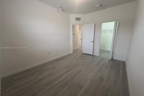 Снять в аренду таунхаус в Майами, Флорида 3 спальни, 169.27м2, № 1987061 - фото 25