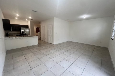 Снять в аренду таунхаус в Майами, Флорида 3 спальни, 169.27м2, № 1987061 - фото 10