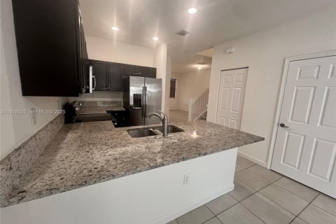 Снять в аренду таунхаус в Майами, Флорида 3 спальни, 169.27м2, № 1987061 - фото 8