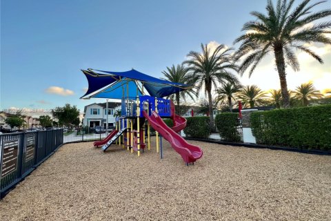 Снять в аренду таунхаус в Майами, Флорида 3 спальни, 169.27м2, № 1987061 - фото 30