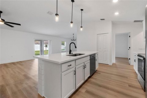 House in Palm Coast, Florida 4 bedrooms, 168.06 sq.m. № 2155885 - photo 11