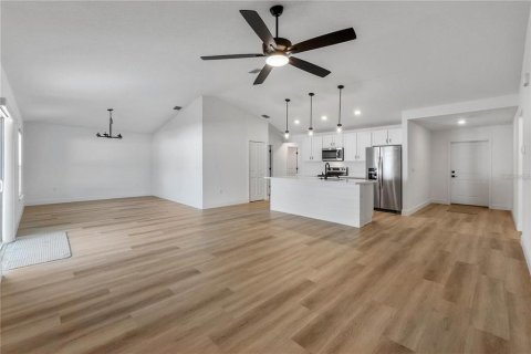 House in Palm Coast, Florida 4 bedrooms, 168.06 sq.m. № 2155885 - photo 13