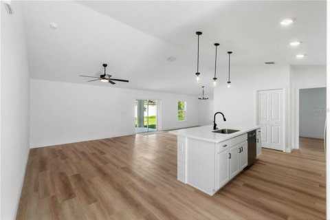 House in Palm Coast, Florida 4 bedrooms, 168.06 sq.m. № 2155885 - photo 10