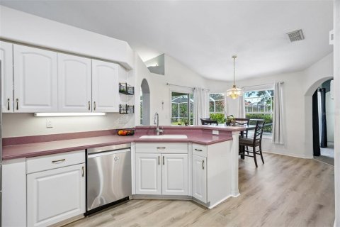 House in Spring Hill, Florida 4 bedrooms, 232.07 sq.m. № 2388167 - photo 28