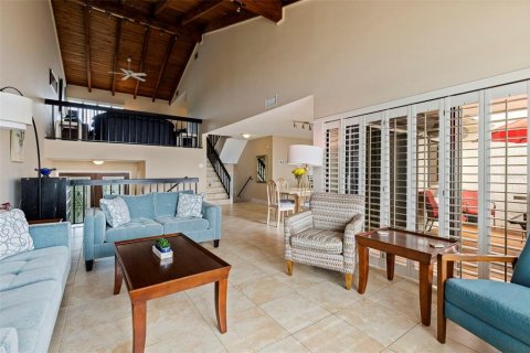 Townhouse in Saint Petersburg, Florida 3 bedrooms, 176.98 sq.m. № 2142046 - photo 8