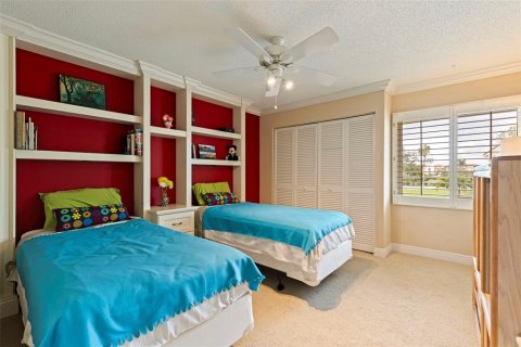 Townhouse in Saint Petersburg, Florida 3 bedrooms, 176.98 sq.m. № 2142046 - photo 16