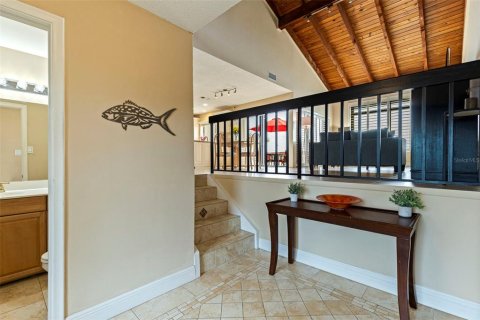 Townhouse in Saint Petersburg, Florida 3 bedrooms, 176.98 sq.m. № 2142046 - photo 5