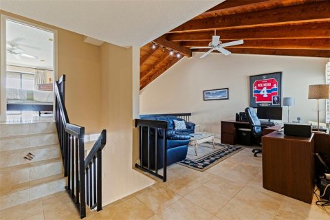 Townhouse in Saint Petersburg, Florida 3 bedrooms, 176.98 sq.m. № 2142046 - photo 13