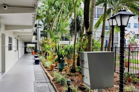 Снять в аренду кондоминиум в Лодердейл-бай-те-Си, Флорида 2 спальни, 95.69м2, № 1924843 - фото 13