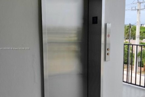 Снять в аренду кондоминиум в Лодердейл-бай-те-Си, Флорида 2 спальни, 95.69м2, № 1924843 - фото 11