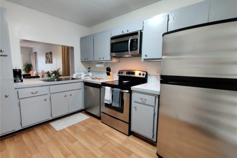 Снять в аренду кондоминиум в Лодердейл-бай-те-Си, Флорида 2 спальни, 95.69м2, № 1924843 - фото 25