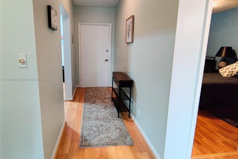 Снять в аренду кондоминиум в Лодердейл-бай-те-Си, Флорида 2 спальни, 95.69м2, № 1924843 - фото 23