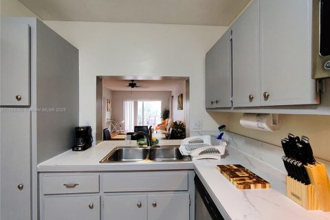 Снять в аренду кондоминиум в Лодердейл-бай-те-Си, Флорида 2 спальни, 95.69м2, № 1924843 - фото 27