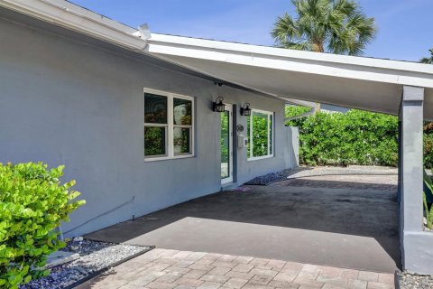 House in Wilton Manors, Florida 3 bedrooms, 137.4 sq.m. № 2189712 - photo 9