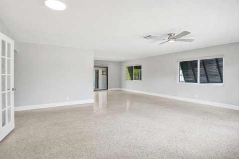 House in Wilton Manors, Florida 3 bedrooms, 137.4 sq.m. № 2189712 - photo 11