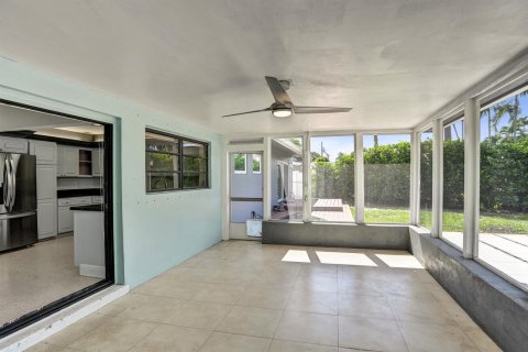 House in Wilton Manors, Florida 3 bedrooms, 137.4 sq.m. № 2189712 - photo 23