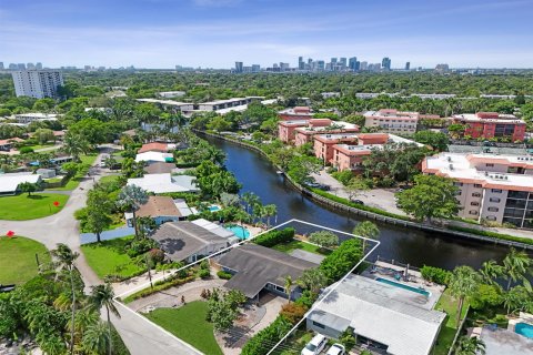 House in Wilton Manors, Florida 3 bedrooms, 137.4 sq.m. № 2189712 - photo 8