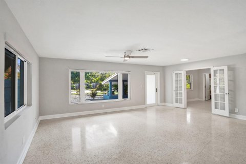 House in Wilton Manors, Florida 3 bedrooms, 137.4 sq.m. № 2189712 - photo 27