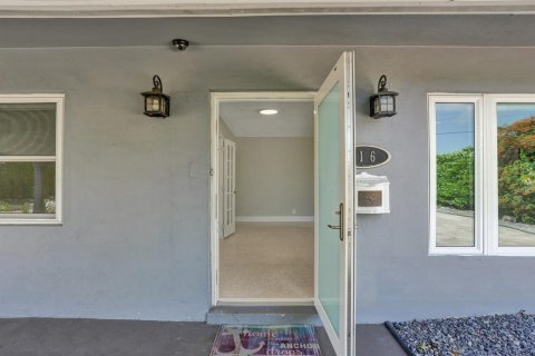 House in Wilton Manors, Florida 3 bedrooms, 137.4 sq.m. № 2189712 - photo 10