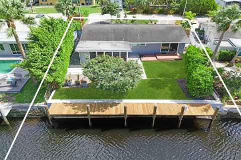 House in Wilton Manors, Florida 3 bedrooms, 137.4 sq.m. № 2189712 - photo 25