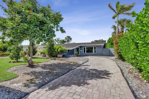 House in Wilton Manors, Florida 3 bedrooms, 137.4 sq.m. № 2189712