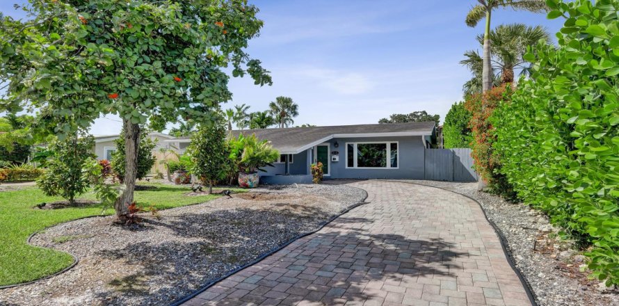 House in Wilton Manors, Florida 3 bedrooms, 137.4 sq.m. № 2189712